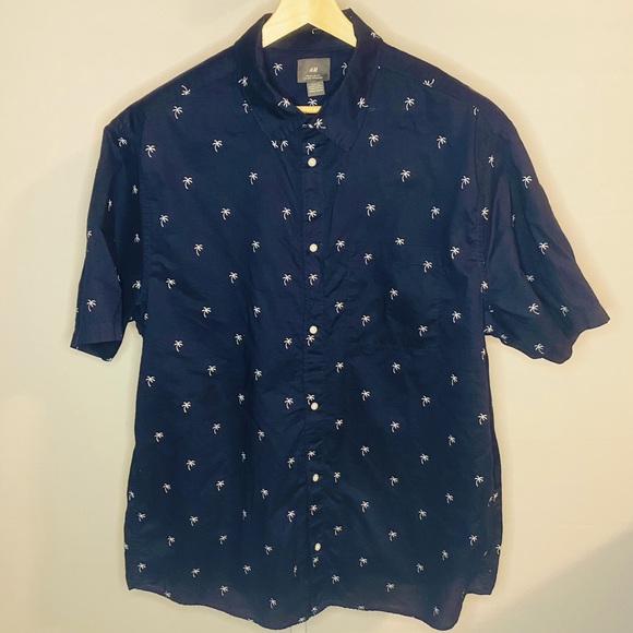 H&M Navy with Palm Trees Men's short sleeve button up shirt - Picture 2 of 7